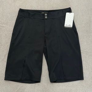 NWT Oakley Womens Box Pleat Golf Shorts 6